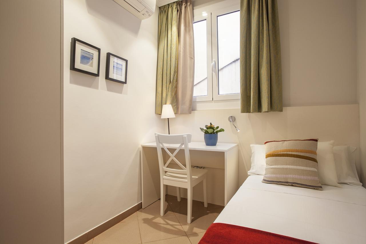 Bcngotic 42 Apartment Barcelona Bagian luar foto