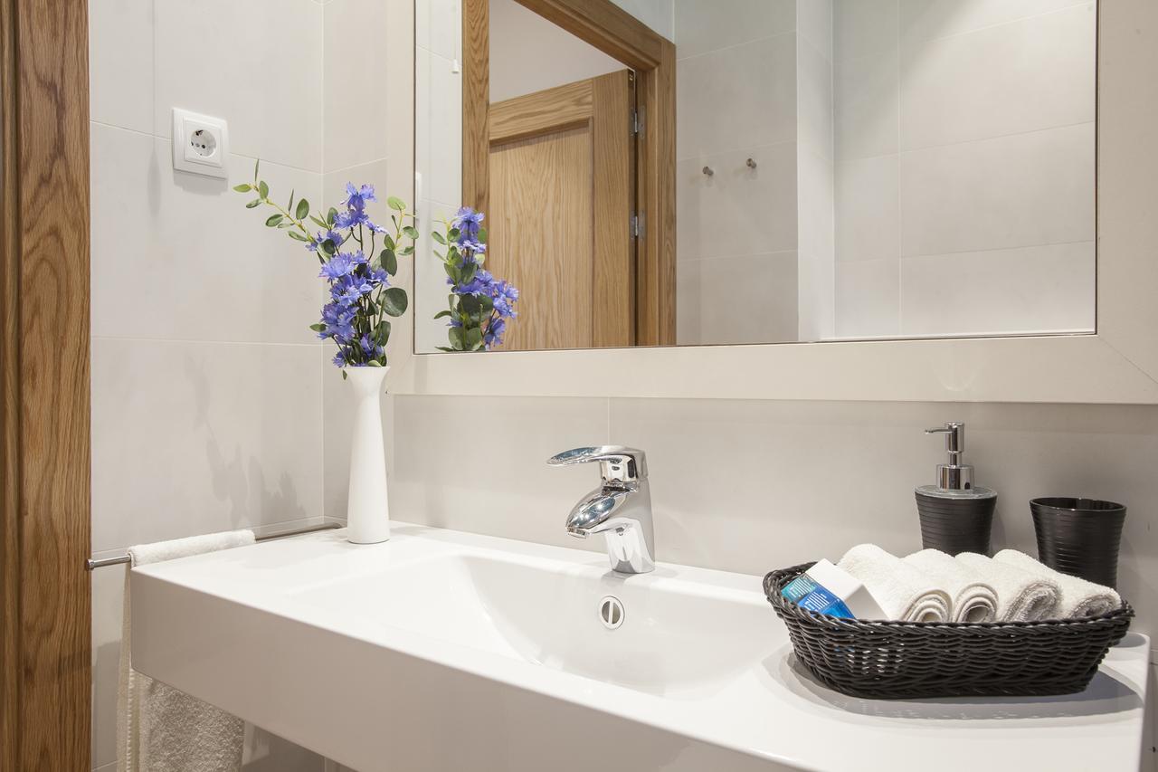 Bcngotic 42 Apartment Barcelona Bagian luar foto